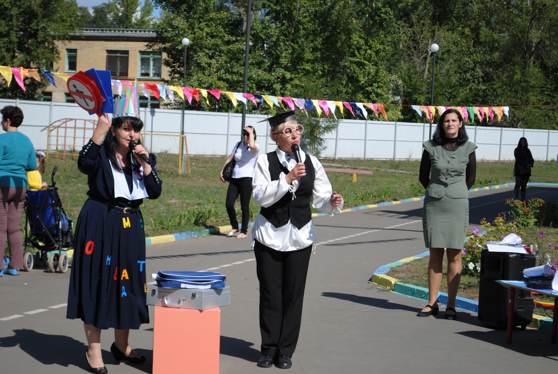Приход Знайки на праздник Приход Знайки на праздник